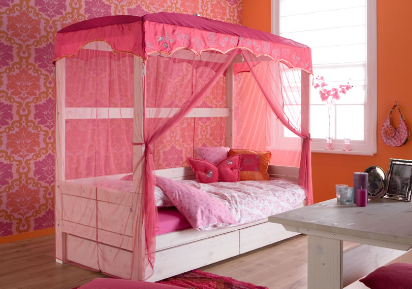 dormitorio rosa y naranja de niña
